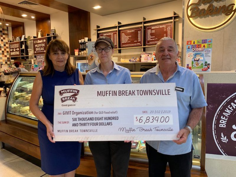 Muffin Break Townsville Presents Cheque to GIVIT